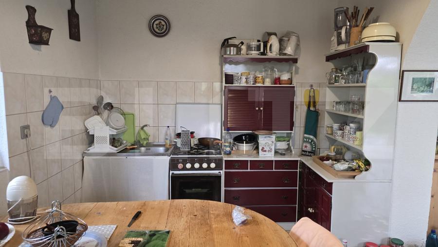 Casa 5 camere , 300 mp; Teren - 2000 mp . Viile Satu Mare