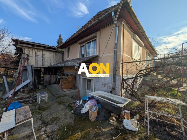Casa cu 2 corpuri de cladire zona Hapria, 960mp Teren