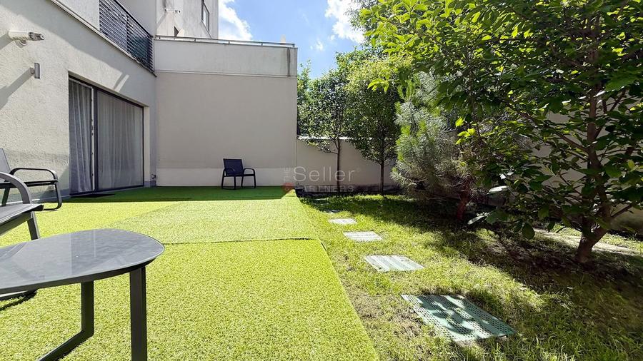 Zona Linistita Terasa Suprafata Generoasa