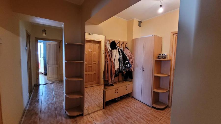De vânzare apartament 4 camere, vizavi de Selgros, lângă piața CUG.