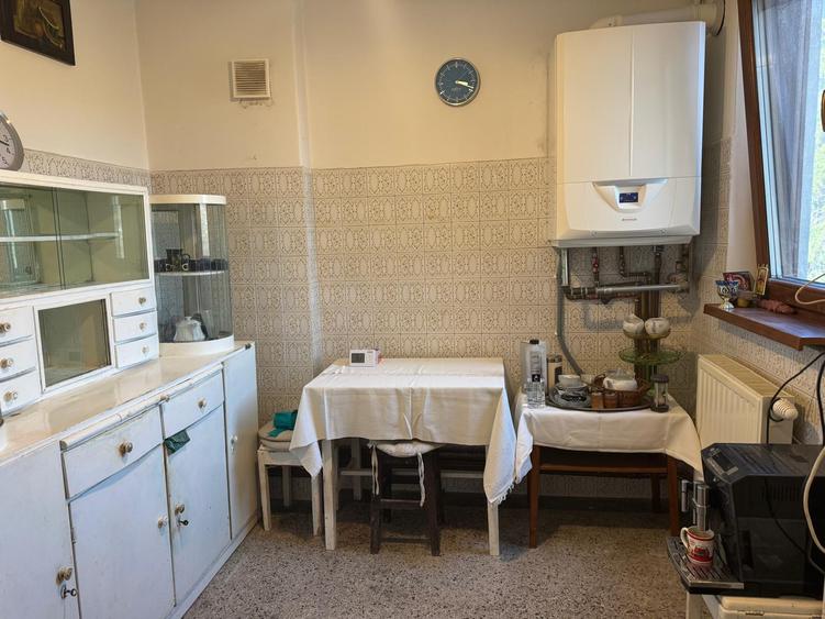 Vanzare apartament patru camere vila D+P+1+pod curte Cotroceni metrou Eroilor