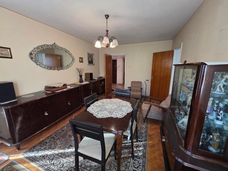 Titan, 10 minute metrou Costin Georgian, la piata Minis, 2 gr sanitare,