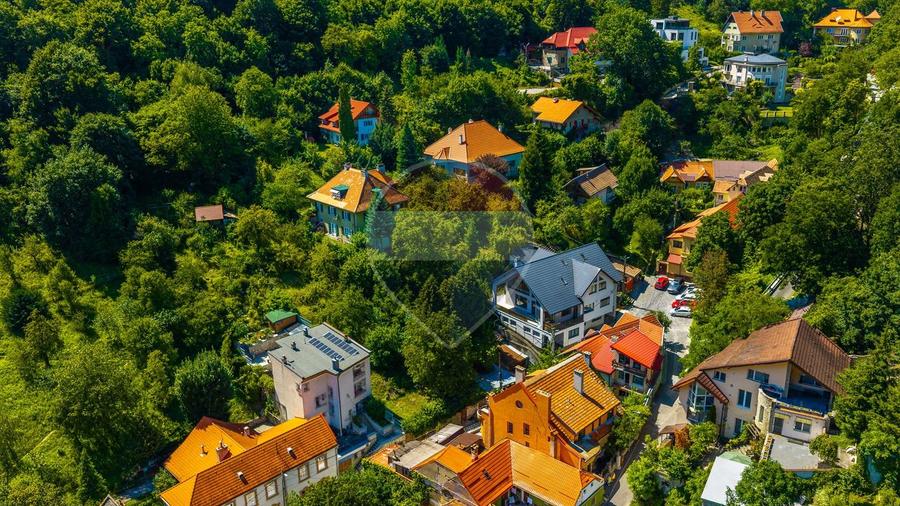 Vânzare 2 construcții, teren 3140 mp, în Centrul Istoric al Brașovului