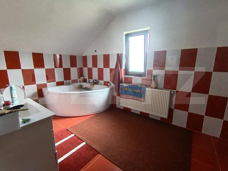 Casa de vanzare, cu 4 camere, 300 mp, zona exterior sud