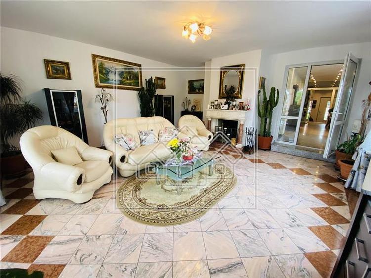Vila individuala in Avrig - confort lux - 7 camere, 4 bai, 2 balcoane