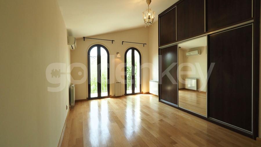 Vila individuala cu 5 camere, piscina exterioara si gradina amenajata