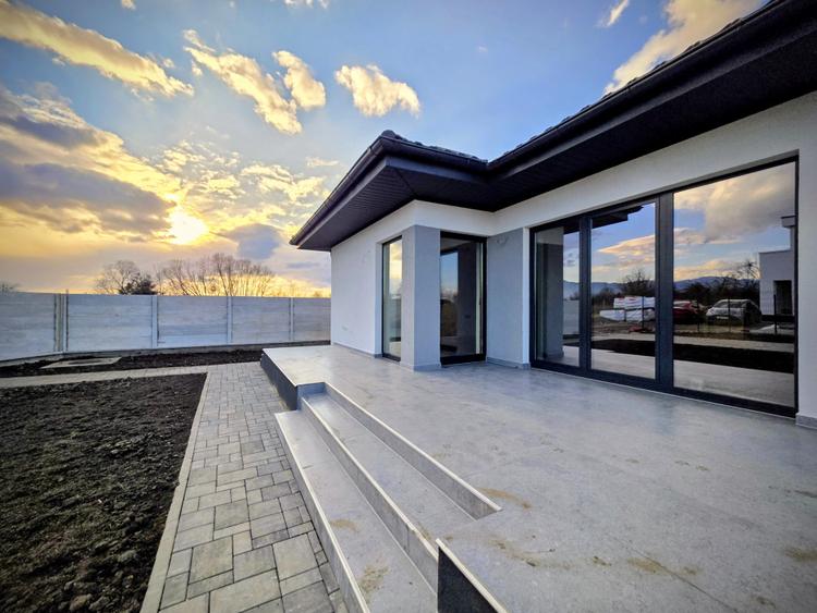 Casă individuală pe parter 105mp utili, teren 520mp, Stupini