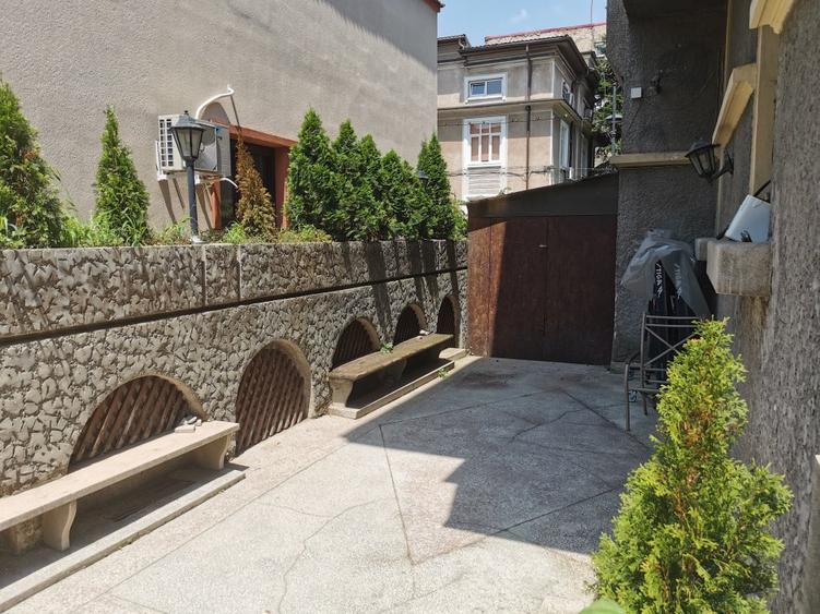 Dorobanti capitale stil Mauro Florentin curte libera 575mp