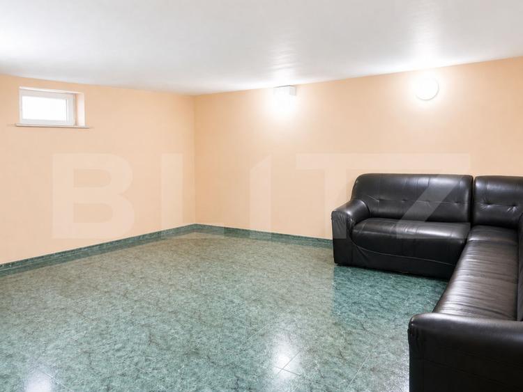 Casa de vanzare cu 5 camere, 298 mp, Cartierul Rogerius