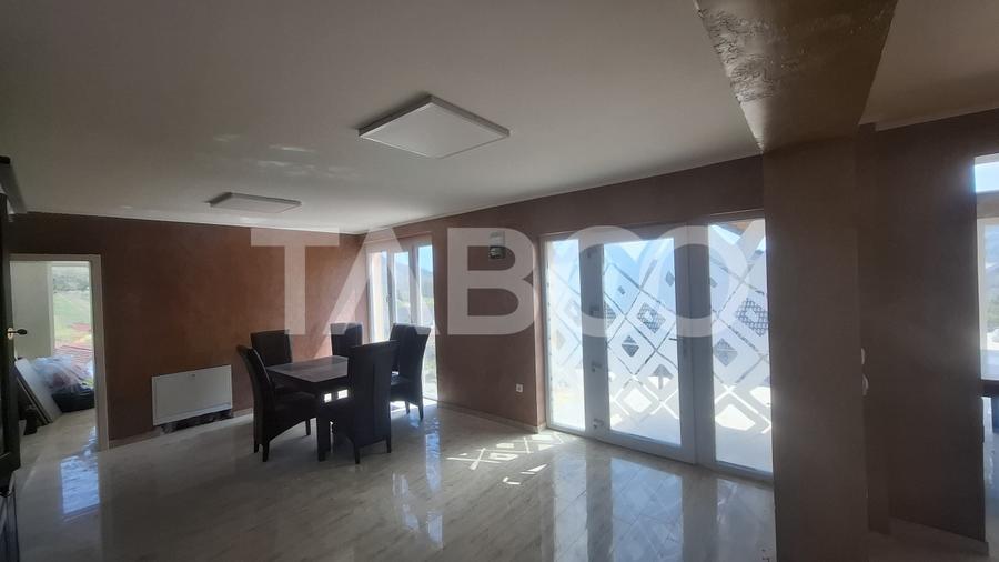 Casa de vanzare 405 mp utili 2 garaje 250 mp terase Slimnic Sibiu