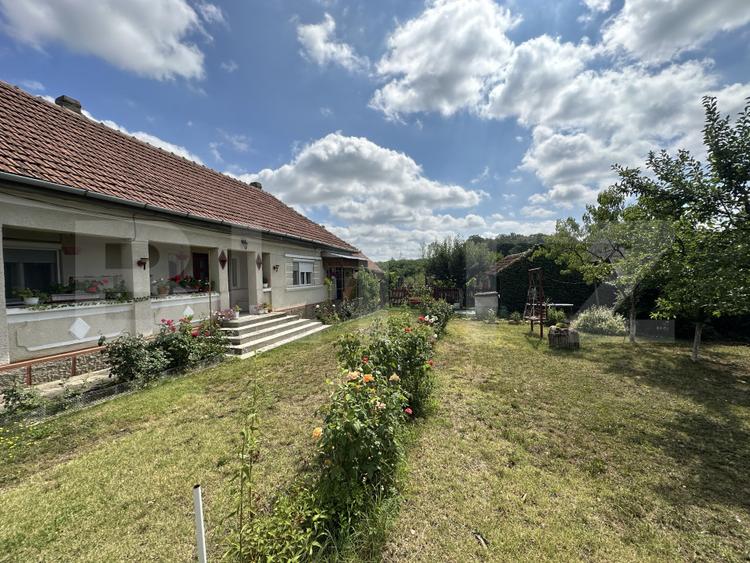 Casă de vânzare, 121 mp, teren și livadă 2.878 mp, localitatea Apa