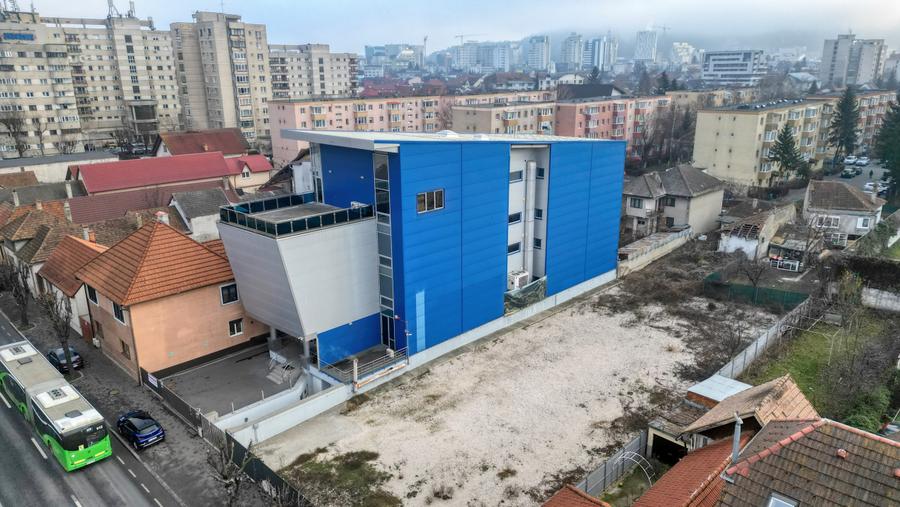 Cladire administrativa cu multiple functionalitati, reprezentanta auto, clinica