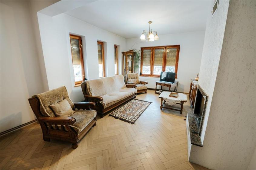 Domeniu de vanzare | 2 Case | Teren 5800 mp | Bucsoaia, C-5511