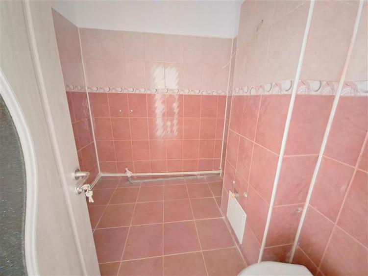 Apartament 3 decomandate, etaj 1, renovat, zona Ura
