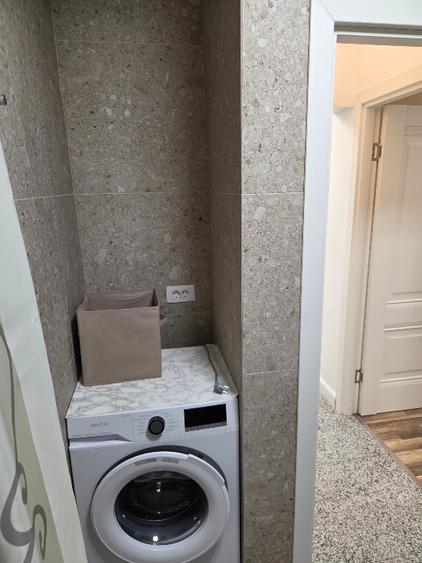 Închiriez zona Titan Metrou
