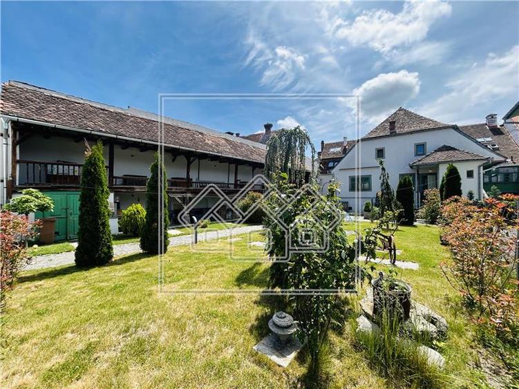 Casa cu 6 apartamente + gradina - pretabil investitii