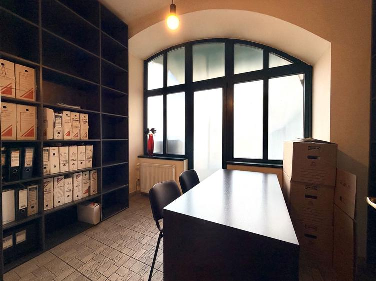 4 camere Ultracentral - Piața Unirii, ideal birouri, parcare in curte