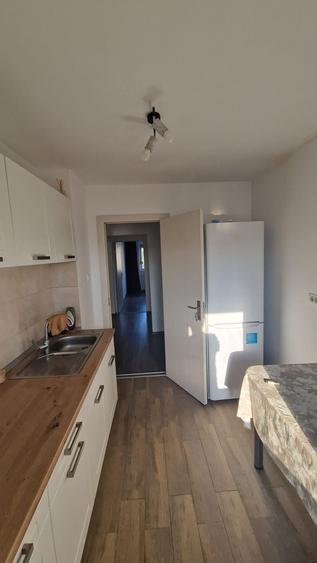 Ap cu 3 camere decomandat, et. 4/4, zona Girocului