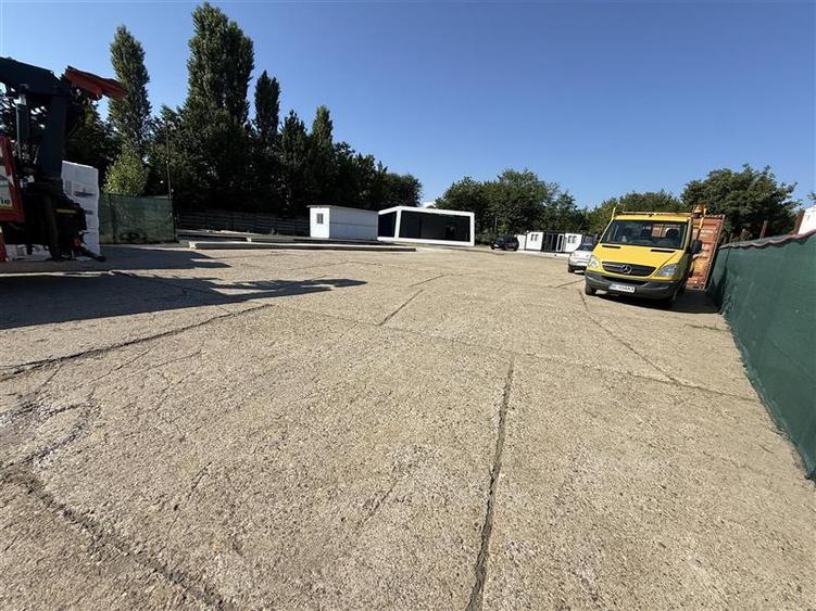Aeroportului. Hala, birouri, platforma betonata, 2411 mp.