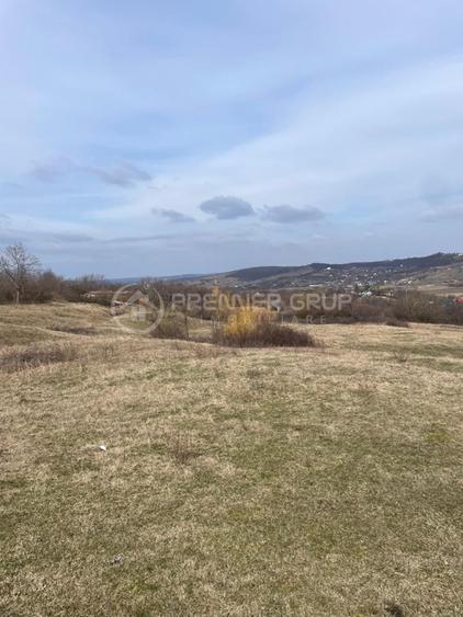 Teren intravilan 11.300mp, Barnova, cu acces auto si front stradal