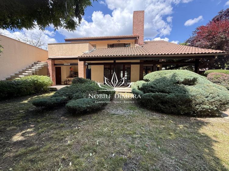Casa unica in Timisoara: 5 camere - 3 bai - 2 garaje - 950 mp de teren - 2