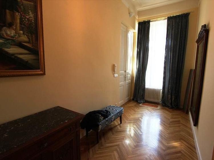 APARTAMENT DEOSEBIT IN ZONA CENTRALA