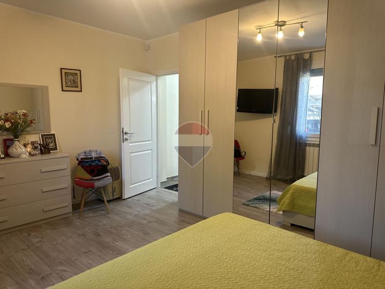 Casă / Vilă cu 7 camere de vânzare Izvoare
