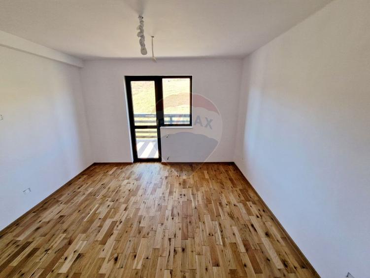 Casă / Vilă cu 8 camere de vânzare în zona Balaur