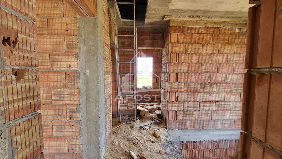 Jumatate de duplex la cheie,4 camere,constructie 2024 Mosnita Noua