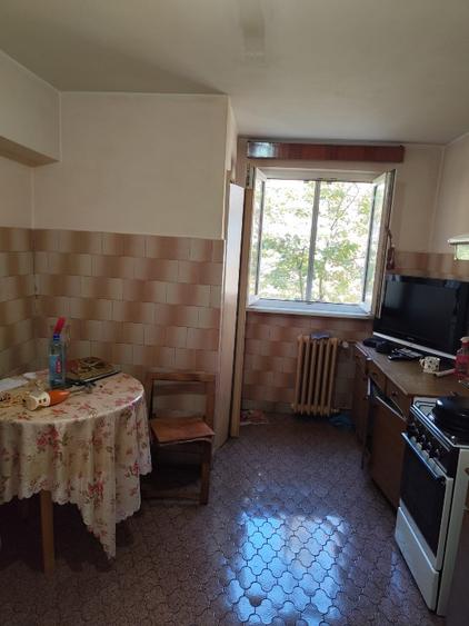 Vand apartament 3 Camere, Decomandate, Baie cu geam, 64m2 , Mazepa