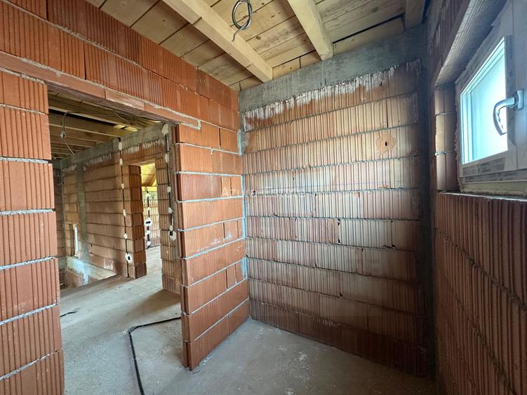Casă tip duplex curte 350 mp 120 mp utili terasa 22 mp Sura Mare - 10