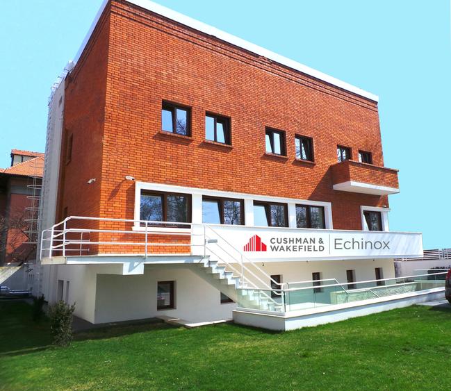 Imobil de birouri de vanzare pe Blvd. Aviatorilor