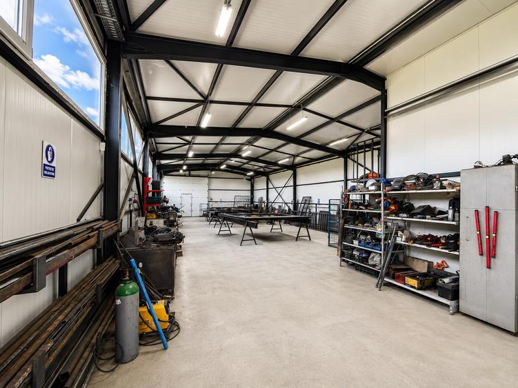 Oportunitate de Investitie|Hala 240mp+teren4000mp|Crevedia Buftea|