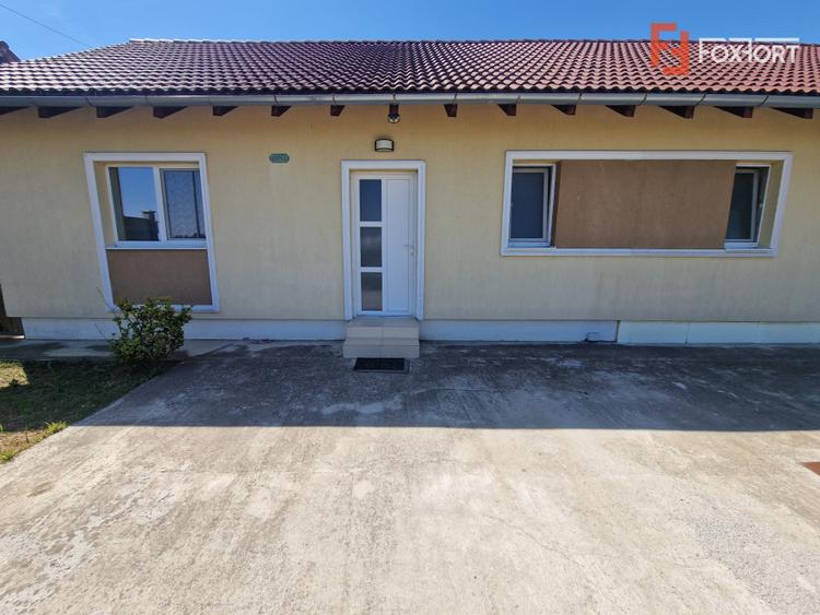 Duplex cu 3 camere si teren de 250 mp in Bucovat