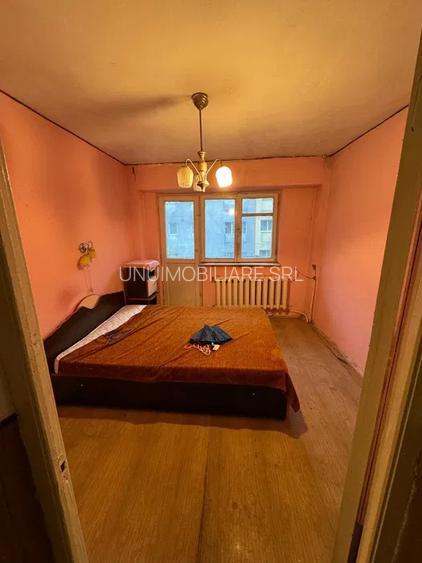 Apartament 4 camere Zona Inspectoratului Scolar - etaj 2 - 90 mp - 6