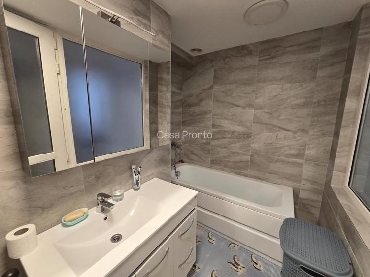 De vanzare Apartament 3 camere, zona Centru. - 12