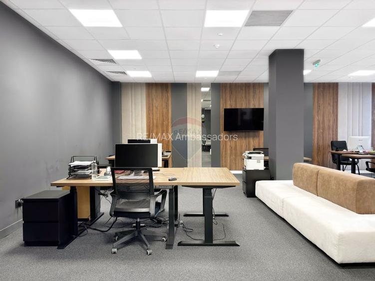 Spațiu comercial ultramodern P+4, Piața Victoriei - 25