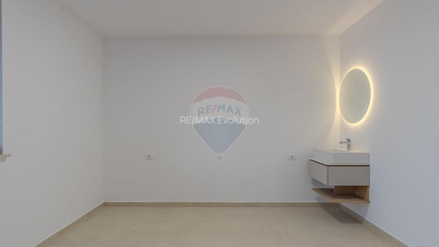 Clinica medicala-9 cabinete- URBAN PLAZA - bloc 15 parter! - 16