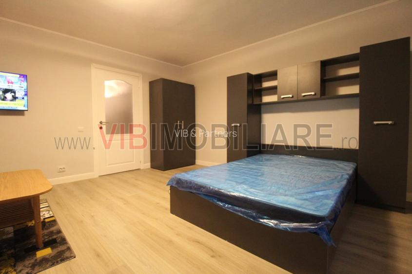 Piata Alba Iulia - Decebal - studio prima inchiriere - vedere bulevard - 4