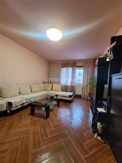 Apartament 3 camere Decomandat, Etaj 1, Zona Poarta 6 - 2