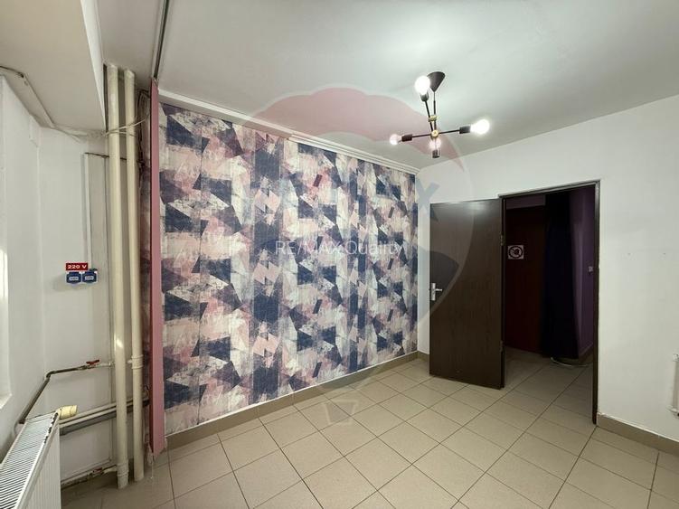 Spațiu comercial stradal 61 mp, Bd. Chisinau - vitrina si acces direct - 9