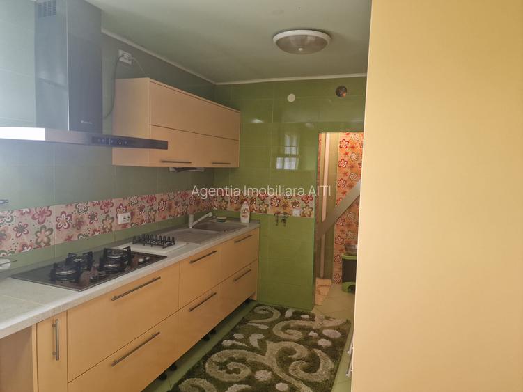 De Vanzare apartament 3 camere decomandate plus mansarda zona ultracentrala - 5