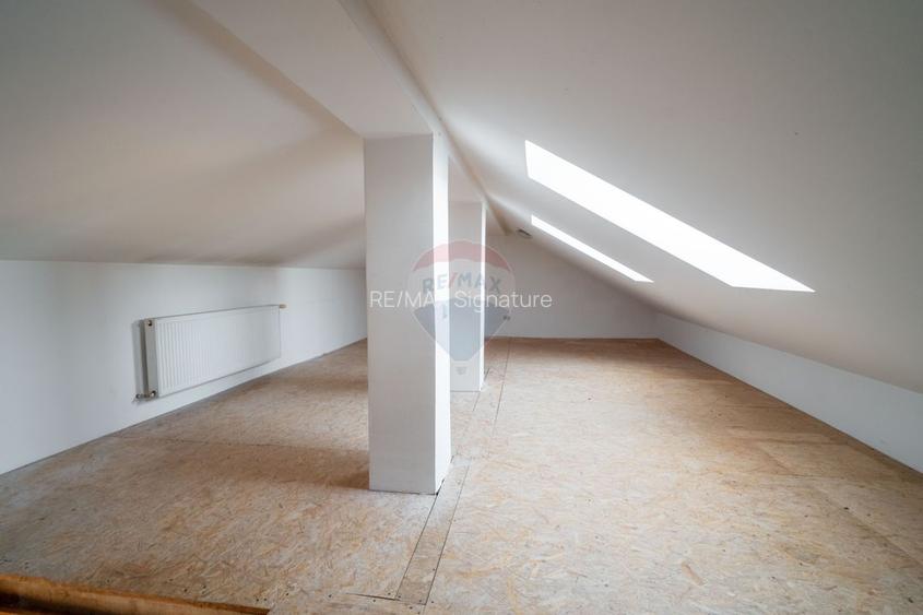 De vanzare casă  5 camere - 19