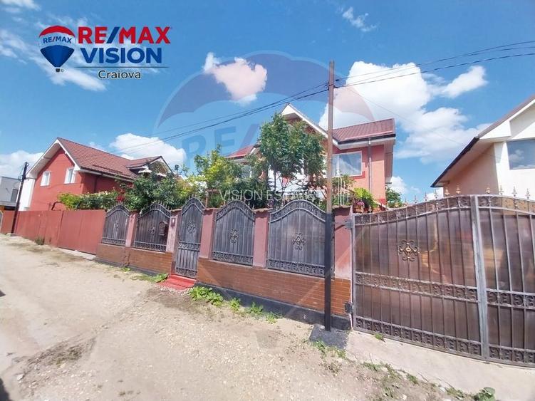 Casă / Vilă cu 4 camere de vânzare în zona Brestei - 2