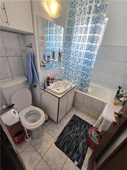 Mircea cel Batran, 3 camere decomandat, geam la baie, etaj intermediar - 8