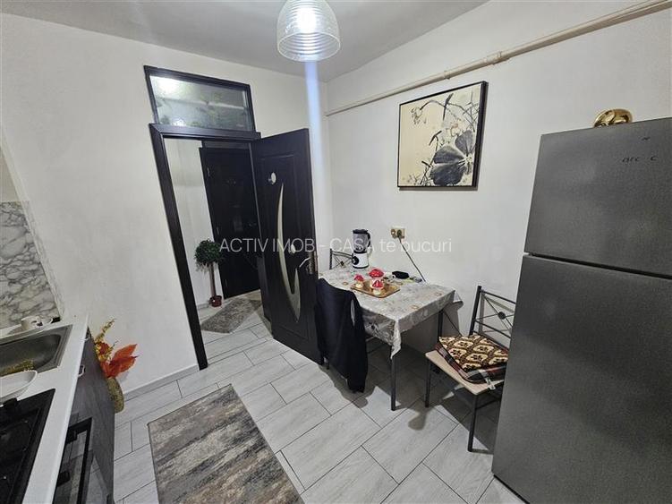 Resita, 3 Cam. Cf. 1, Et. 1, Bulevard, Micro 4 - 19