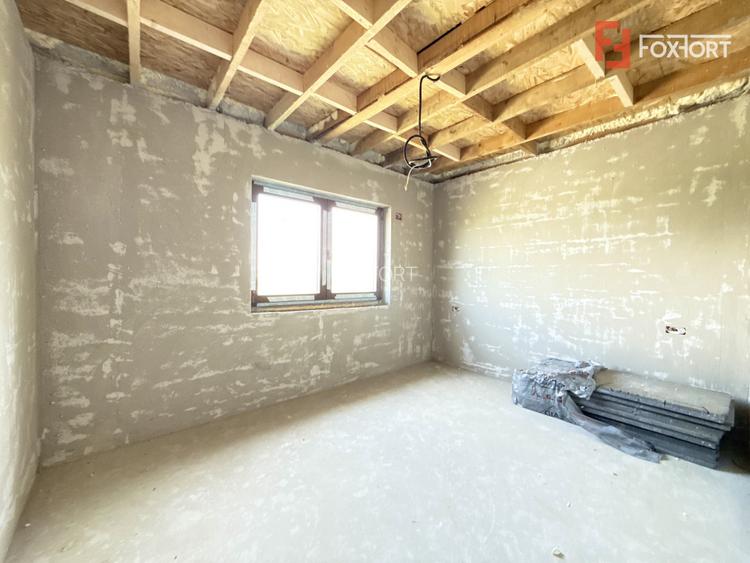 Casa cu 4 camere, interior la gri si exterior la rosu in Sacalaz - 16