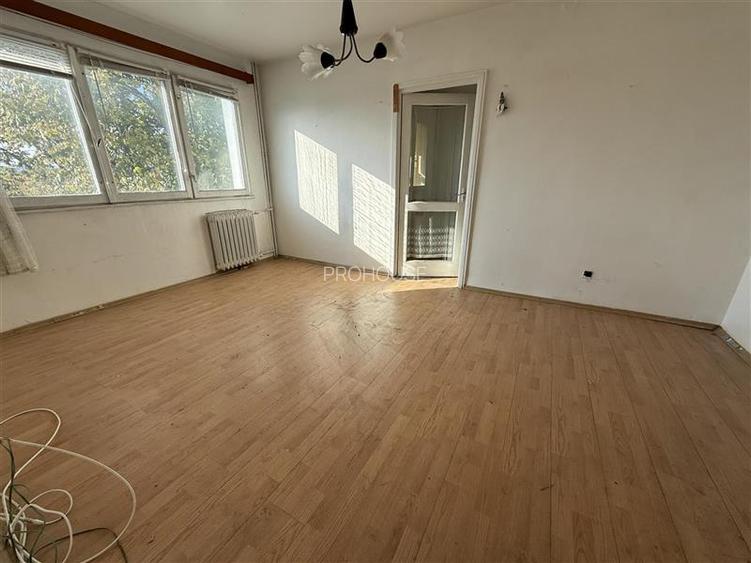 Aleea Parcului, 3 camere, etaj 3- de renovat! - 2