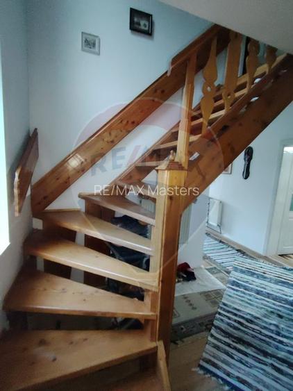 Case cu 7 camere de vânzare în comuna Panaci, sat Drăgoiasa. - 17