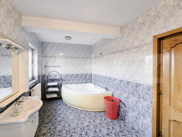 Oportunitate de investitie! Casa de vanzare, cu 8 camere, 382 mp, zona Gruia - 9